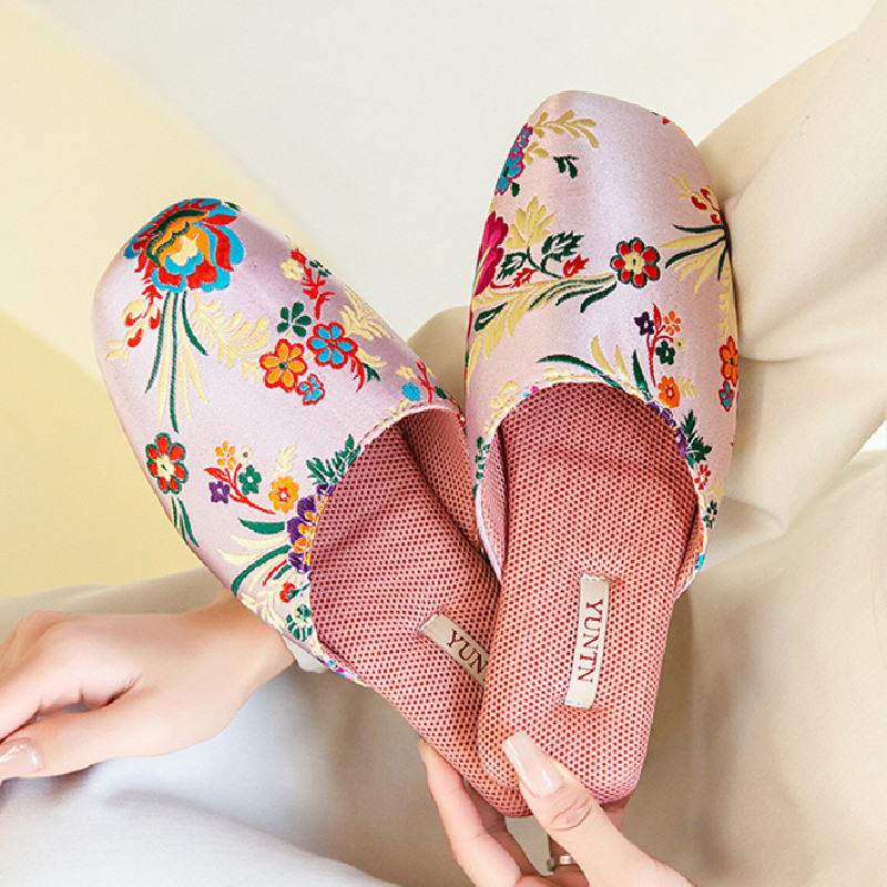 Embroidery Style - Elegant Chinese Style Embroidery Home Slippers
