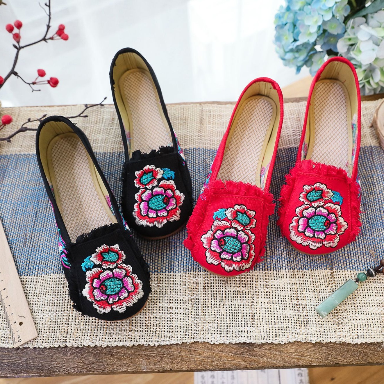 Woman Woven Shoes New Ethnic S - Embroidery Style ulasan dan harga